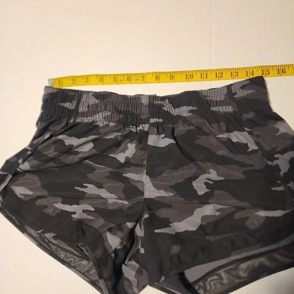Athleta size M printed mesh racer run shorts camo pattern